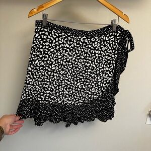 Banana Republic Asymmetrical Black and White Skirt